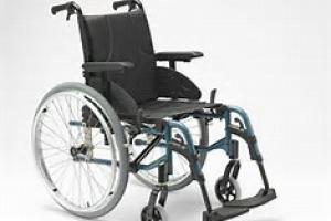 Fauteuil roulant manuel pliant =Action 3 ou 4 de INVACARE